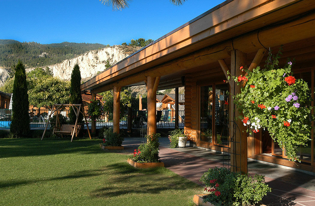 Sandy Beach Lodge & Resort Naramata Exterior photo